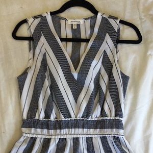 Sleeveless v neck with gathered waist.